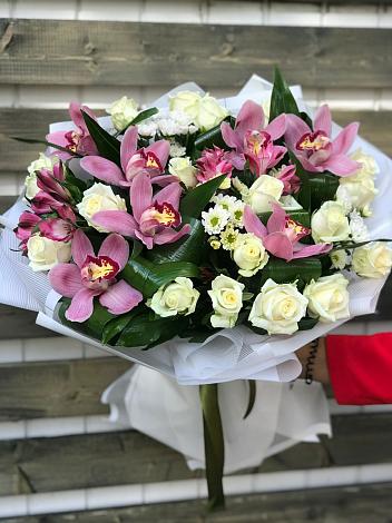 Букет цветов из: Розы и Хризантемы в Петровке Республика Крым