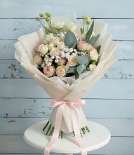 Букет цветов из:  Розы и Лизиантусы в Петровке Республика Крым