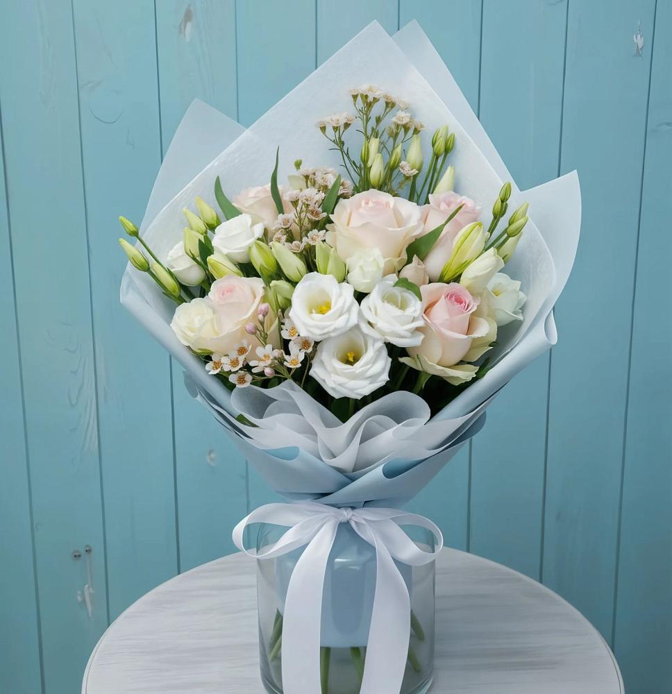 Букет цветов из: Розы и Лизиантусы в Петровке Республика Крым