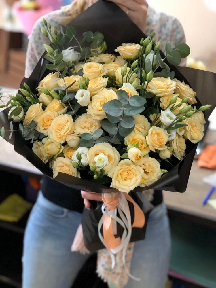 Букет цветов из: Розы и Лизиантусы в Петровке Республика Крым