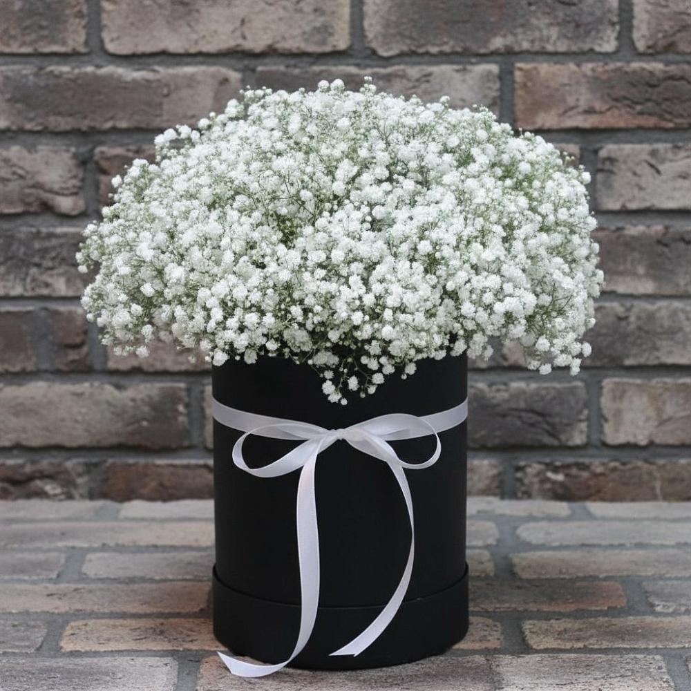 Цветочная композиция из Гипсофила в шляпной коробке в Петровке Республика Крым