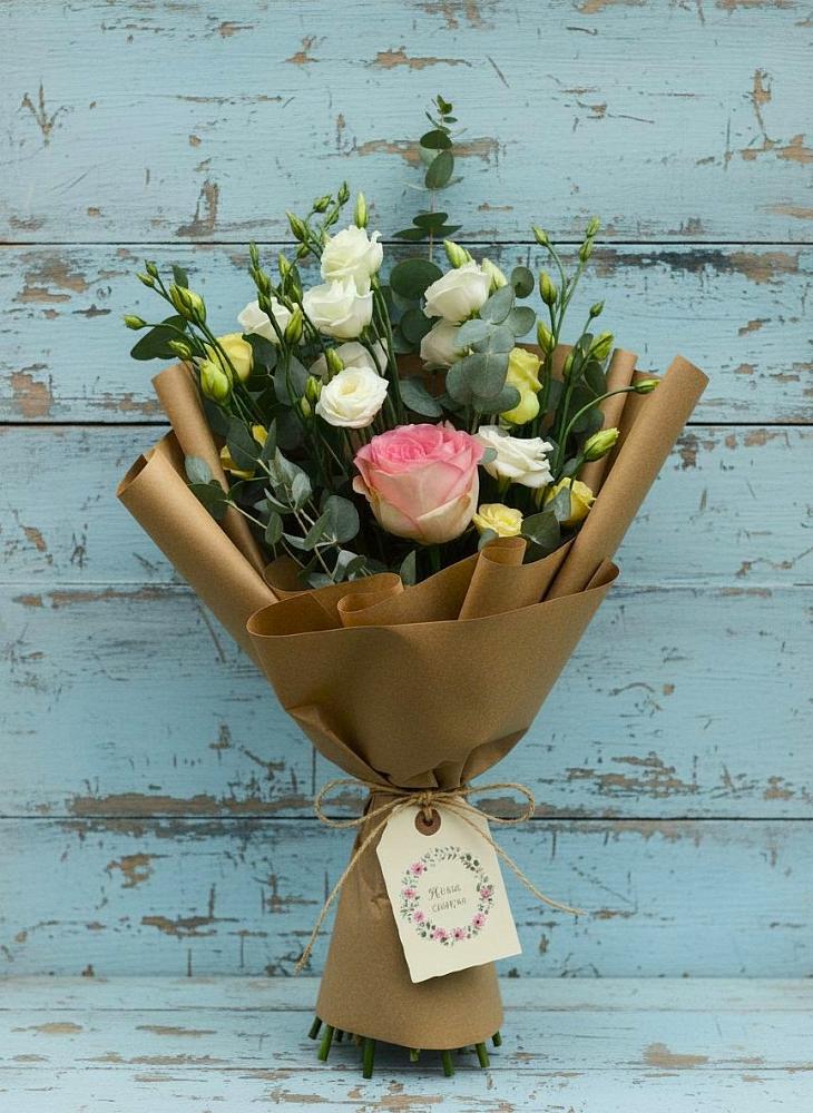 Букет цветов из: Розы и Лизиантусы в Петровке Республика Крым