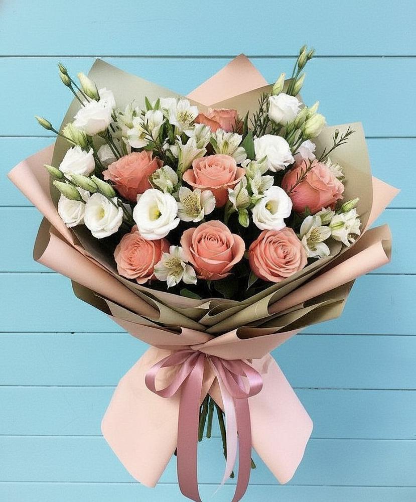 Букет цветов из: Розы, Альстромерии и Лизиантусы в Петровке Республика Крым