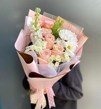 Букет цветов из:  Хризантемы и Розы в Петровке Республика Крым