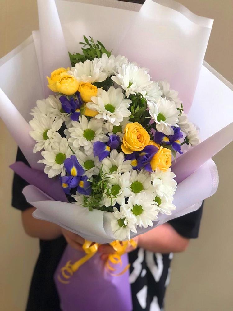 Букет цветов из: Ирисы, Хризантемы и Розы в Петровке Республика Крым