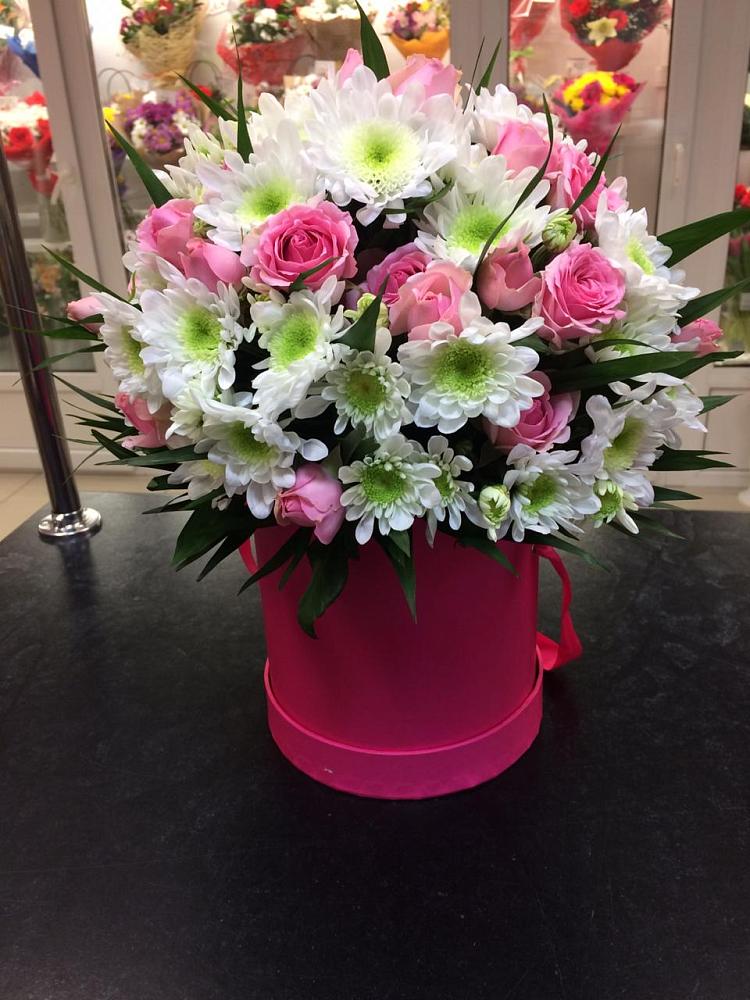 Цветочная композиция из Розы и Хризантемы в шляпной коробке в Петровке Республика Крым